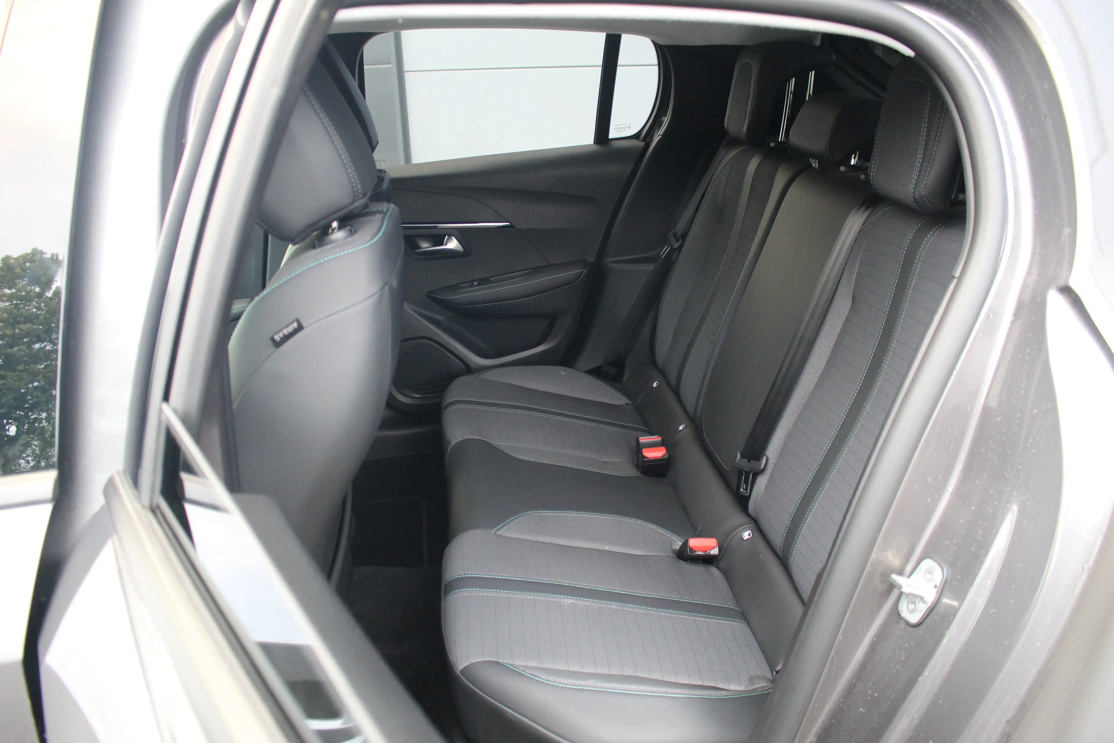 Peugeot 208 1.2 Allure Climate | Carplay | LED | 16" Lichtmeta — photo 5