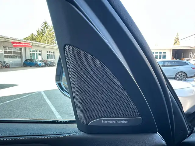 BMW X7 view 14