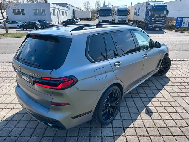 BMW X7 view 7