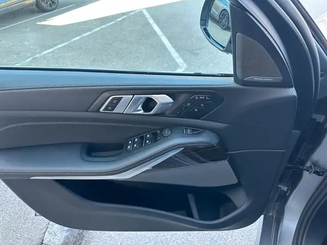 BMW X7 view 13