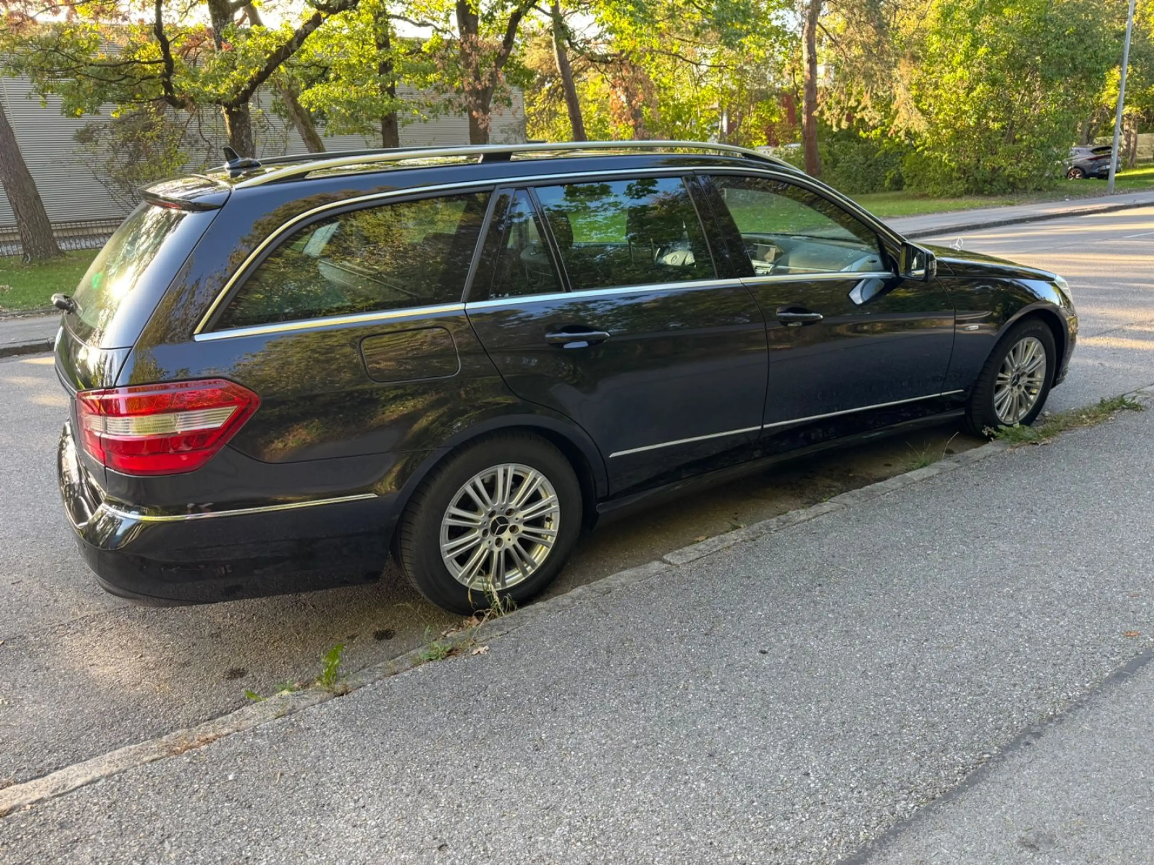 Mercedes-Benz E 220 E T-Modell E 220 CDI BlueEfficiency — photo 15