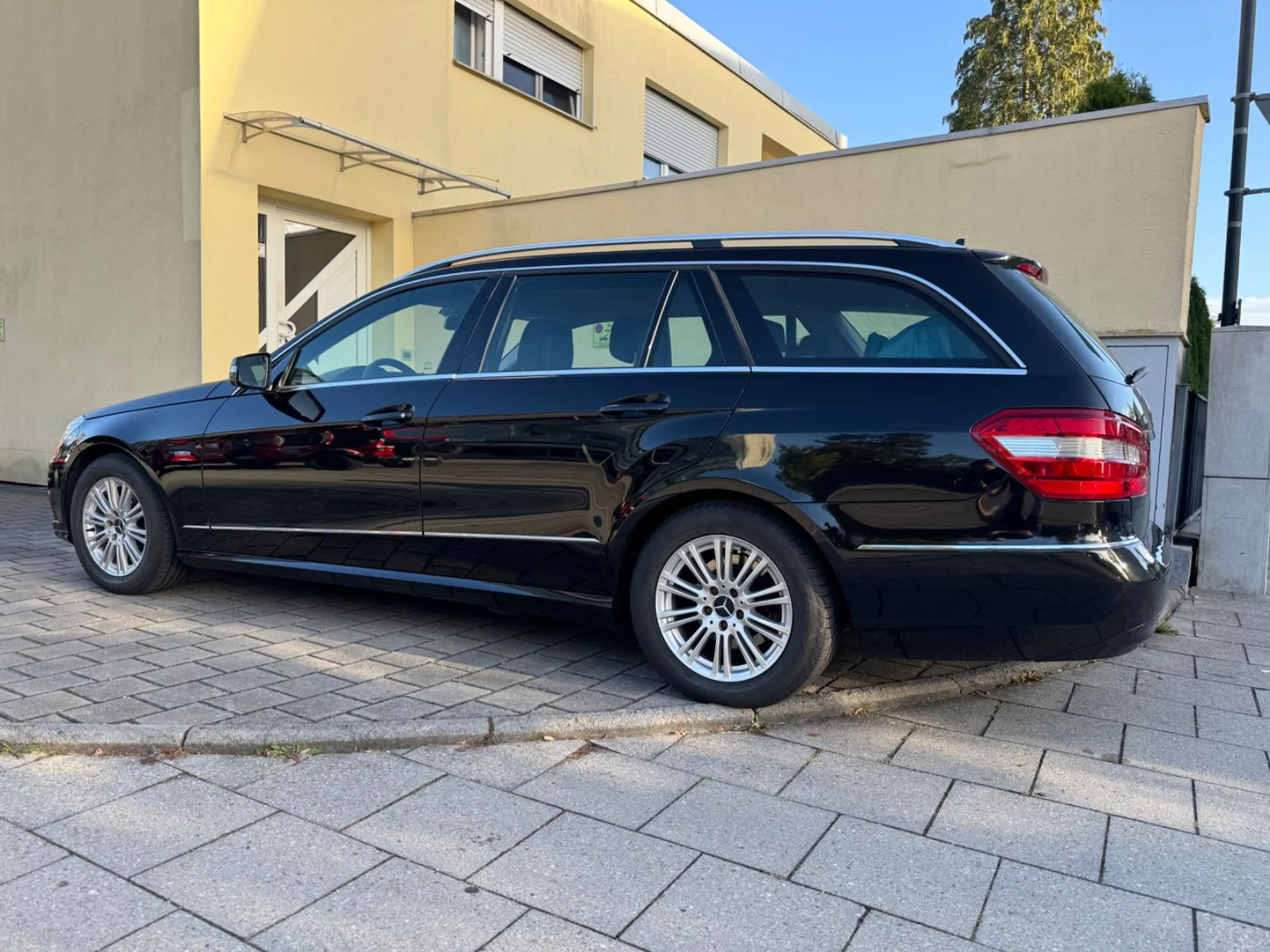 Mercedes-Benz E 220 E T-Modell E 220 CDI BlueEfficiency — photo 12