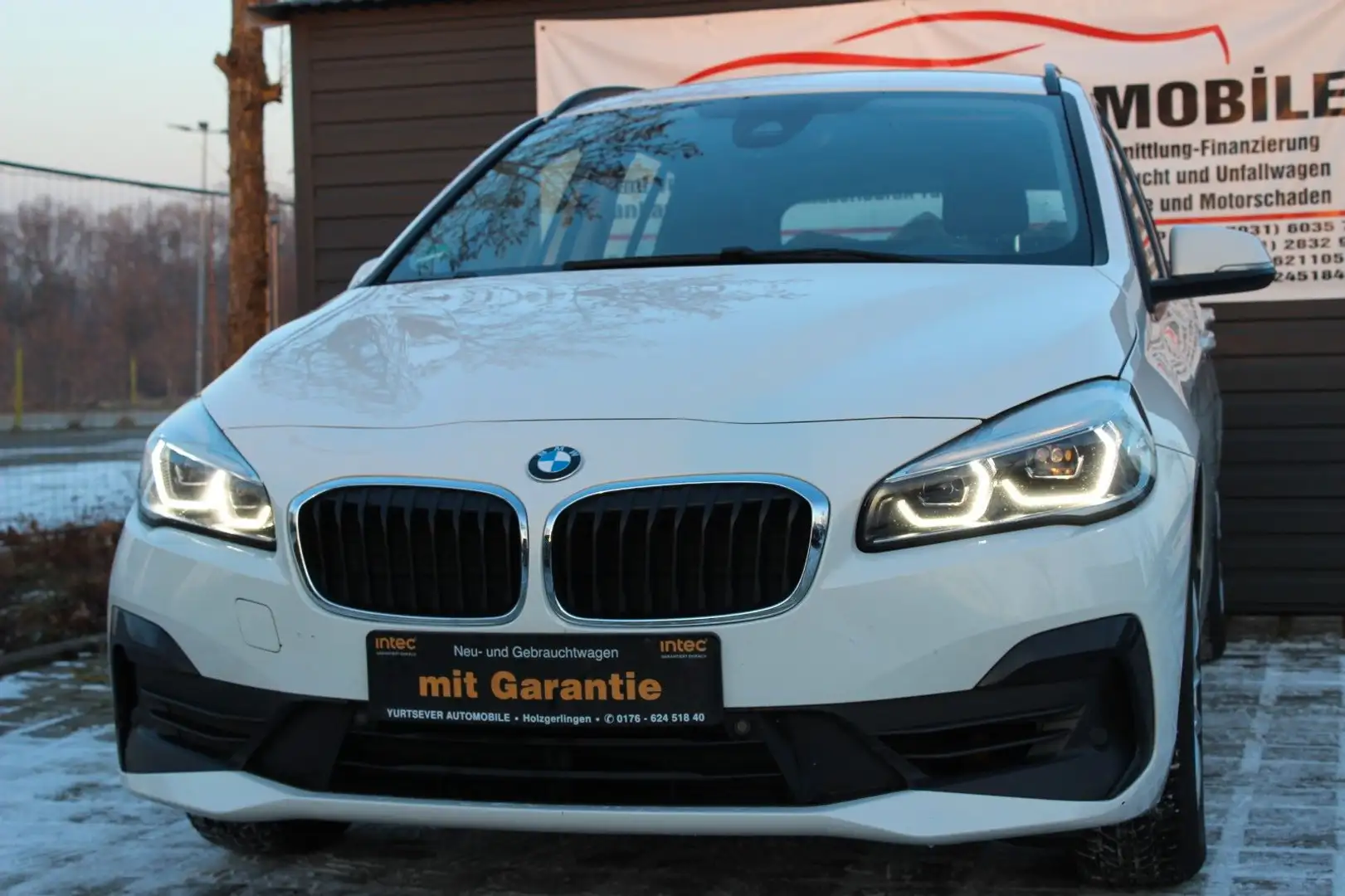BMW 218 i Baureihe 2 GranTourer*NAVI*SHZ*PDC*ALU*EFH* Weiß - 1