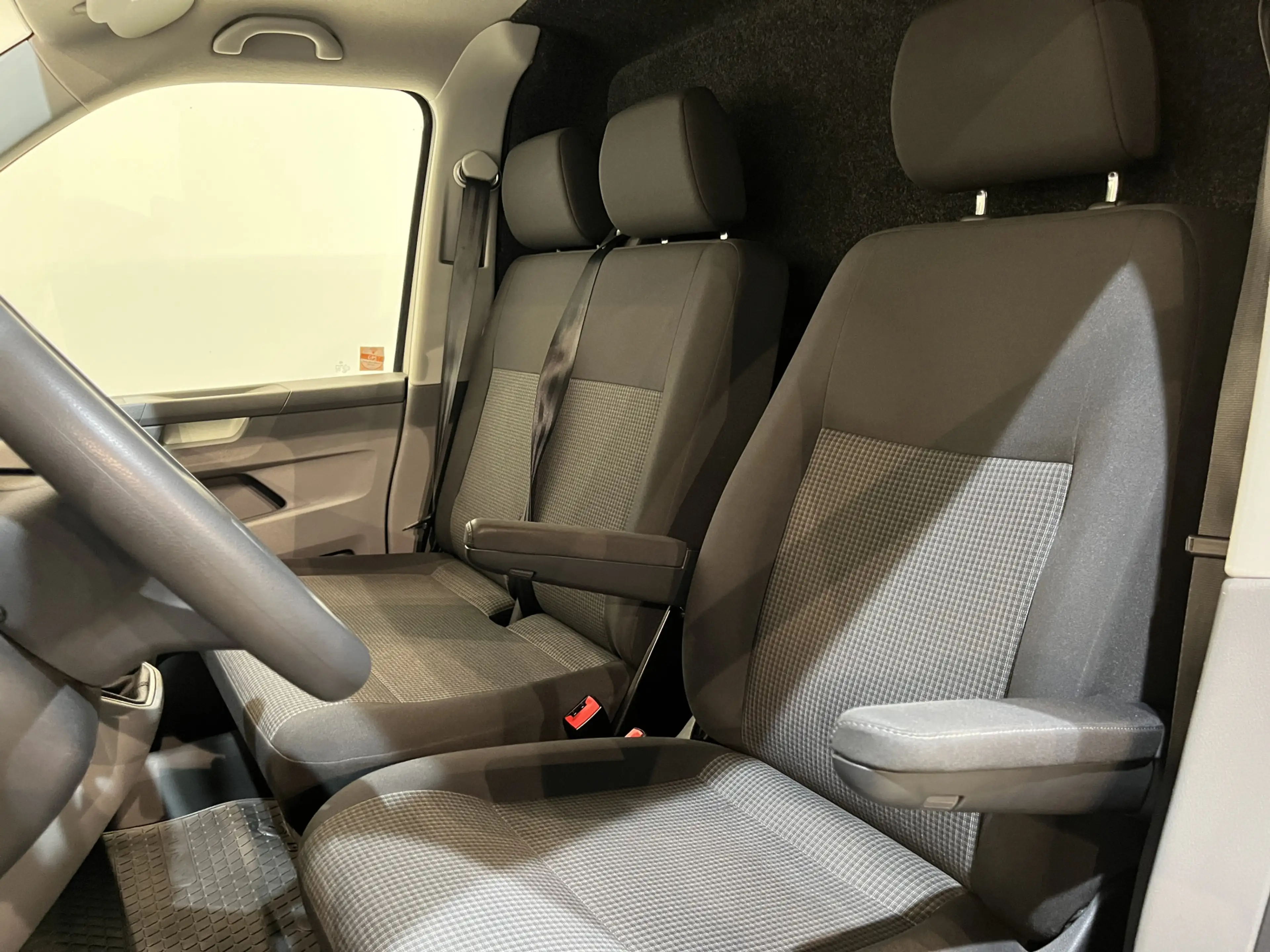 Volkswagen T6.1 Transporter 2.0 TDI L1H1 / Euro 6 / Airco / CarPlay / Cruise C — photo 8