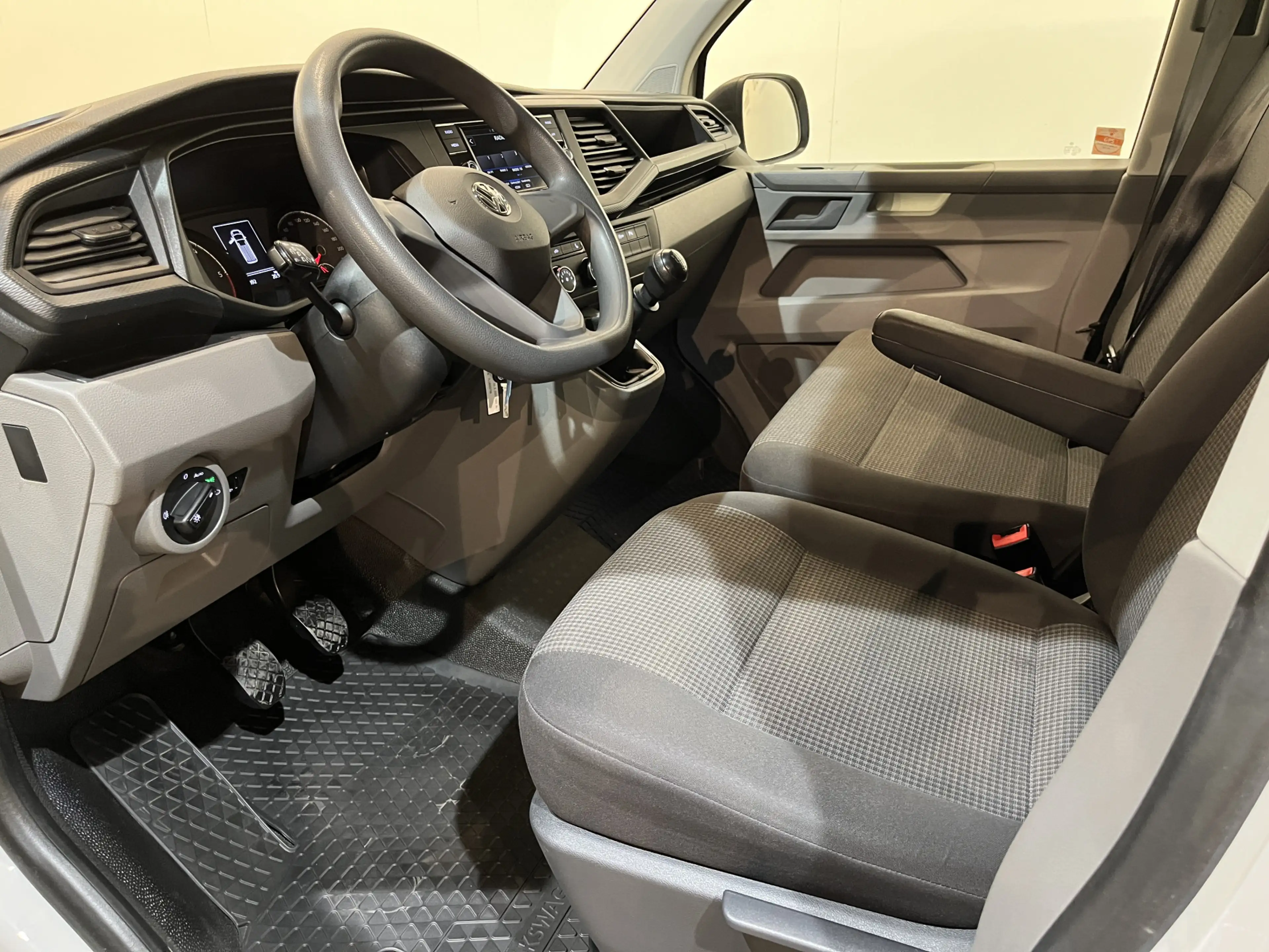 Volkswagen T6.1 Transporter 2.0 TDI L1H1 / Euro 6 / Airco / CarPlay / Cruise C — photo 6