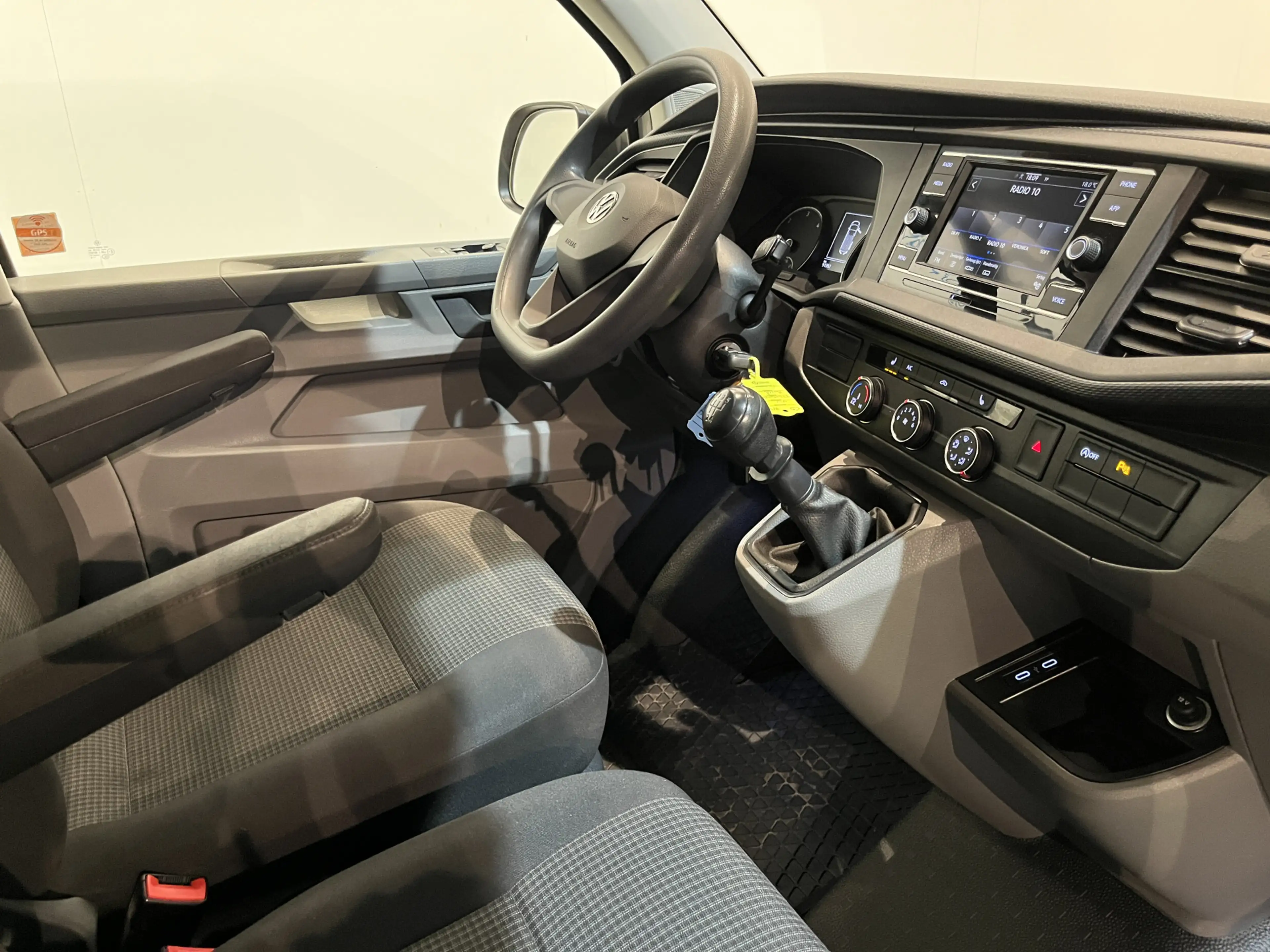 Volkswagen T6.1 Transporter 2.0 TDI L1H1 / Euro 6 / Airco / CarPlay / Cruise C — photo 3