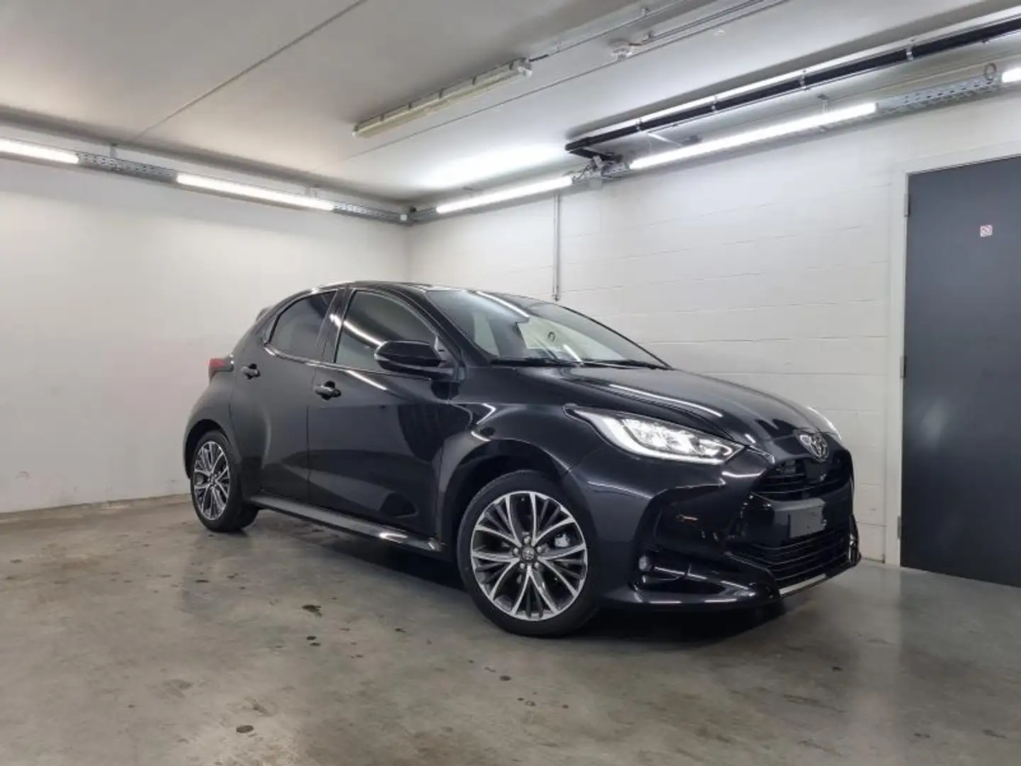 Toyota Yaris Style - Nieuw! - Garantie Zwart - 2