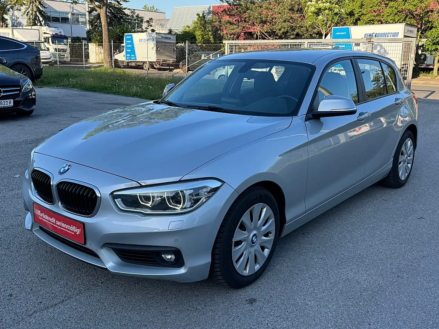 BMW 118 d Advantage / 1BESITZ / LED / SHZ / Argent - 2