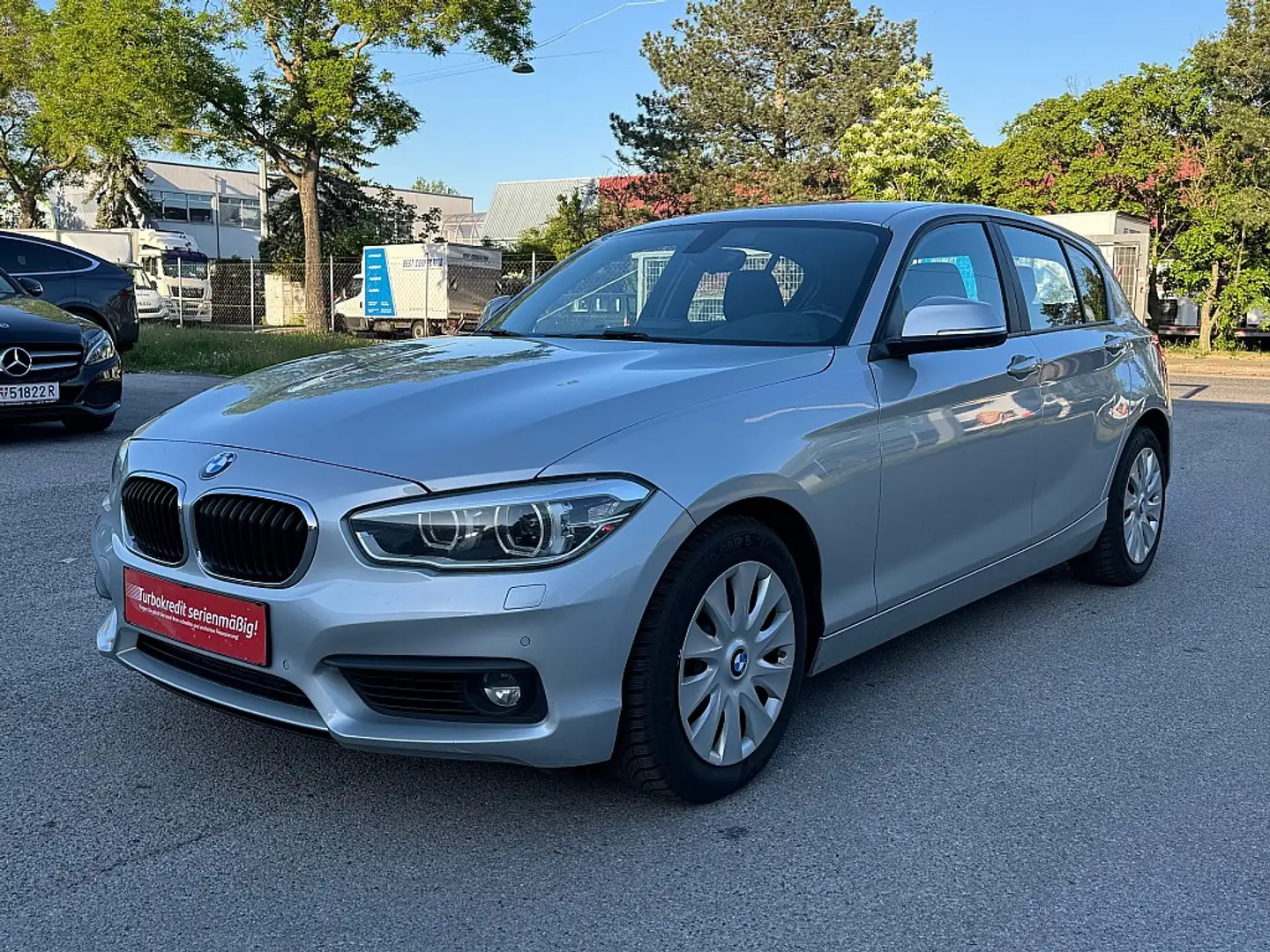 BMW 118 d Advantage / 1BESITZ / LED / SHZ / Argent - 1