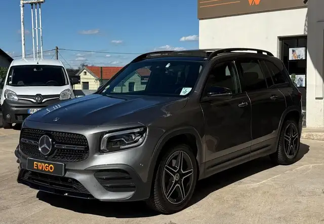 Mercedes-Benz GLB view 11