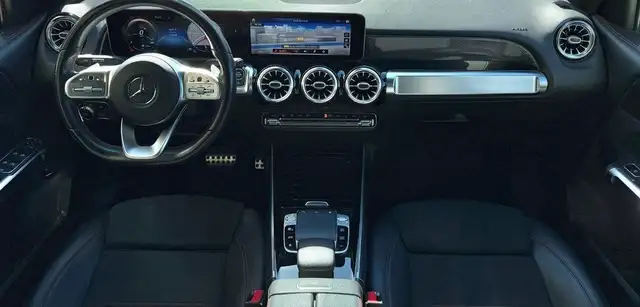 Mercedes-Benz GLB view 3