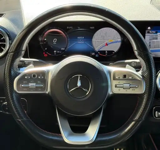 Mercedes-Benz GLB view 4