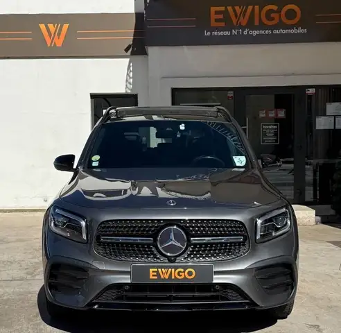Mercedes-Benz GLB view 12