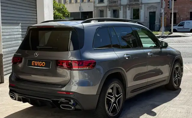 Mercedes-Benz GLB view 2