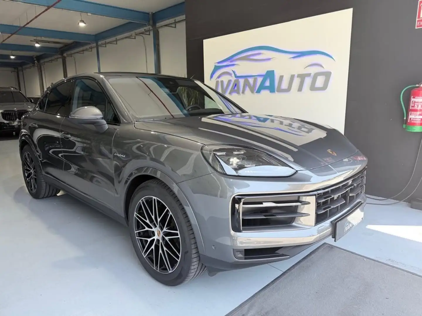 Porsche Cayenne Coupe EHybrid Gris - 1