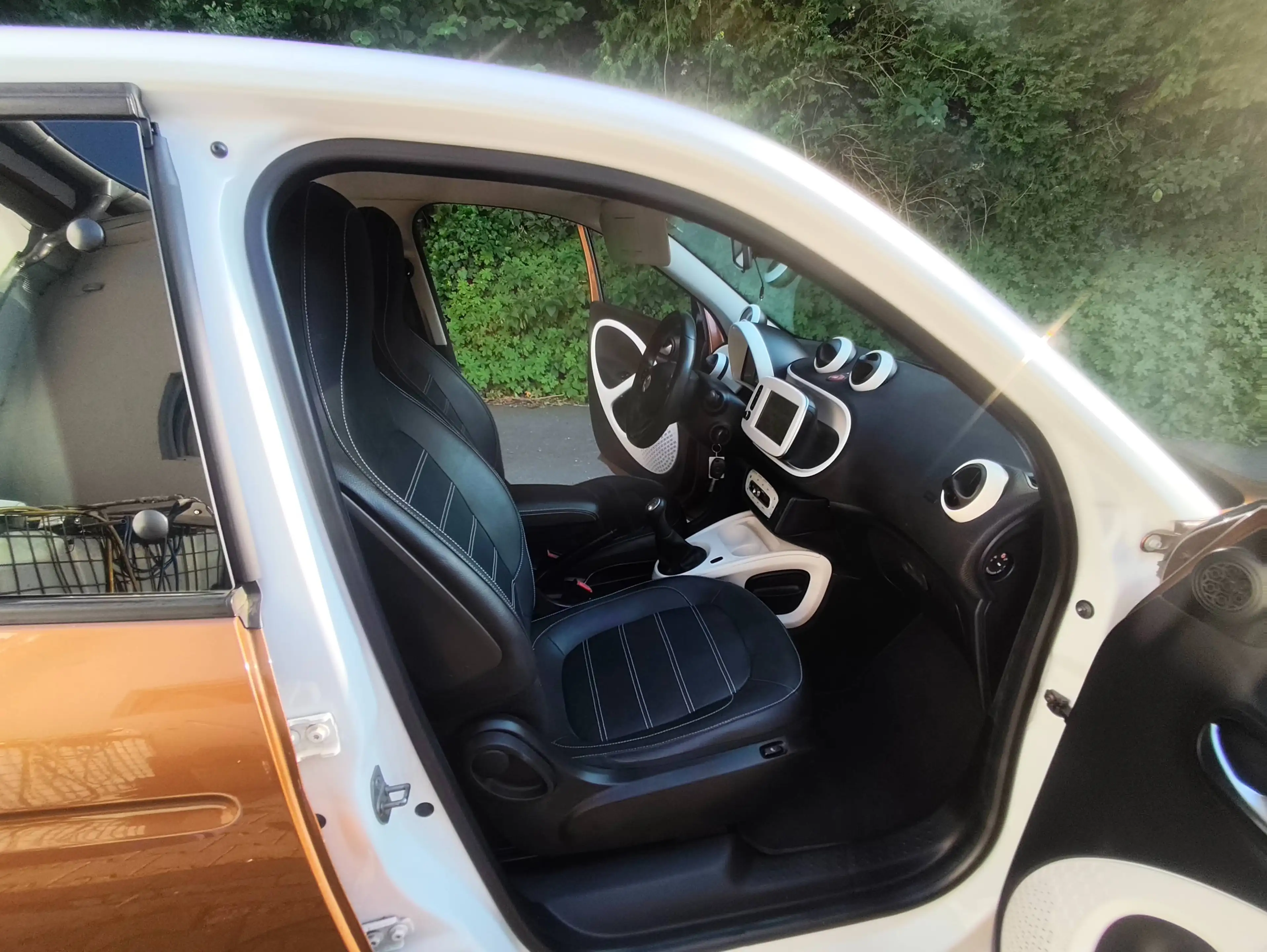 smart forFour Prime52 kW (453.042)/Sport-Paket/Vollleder/2 farbig Brown White/Navi/Bluetooth/Sitzhzg/LED/PDC/ — photo 9
