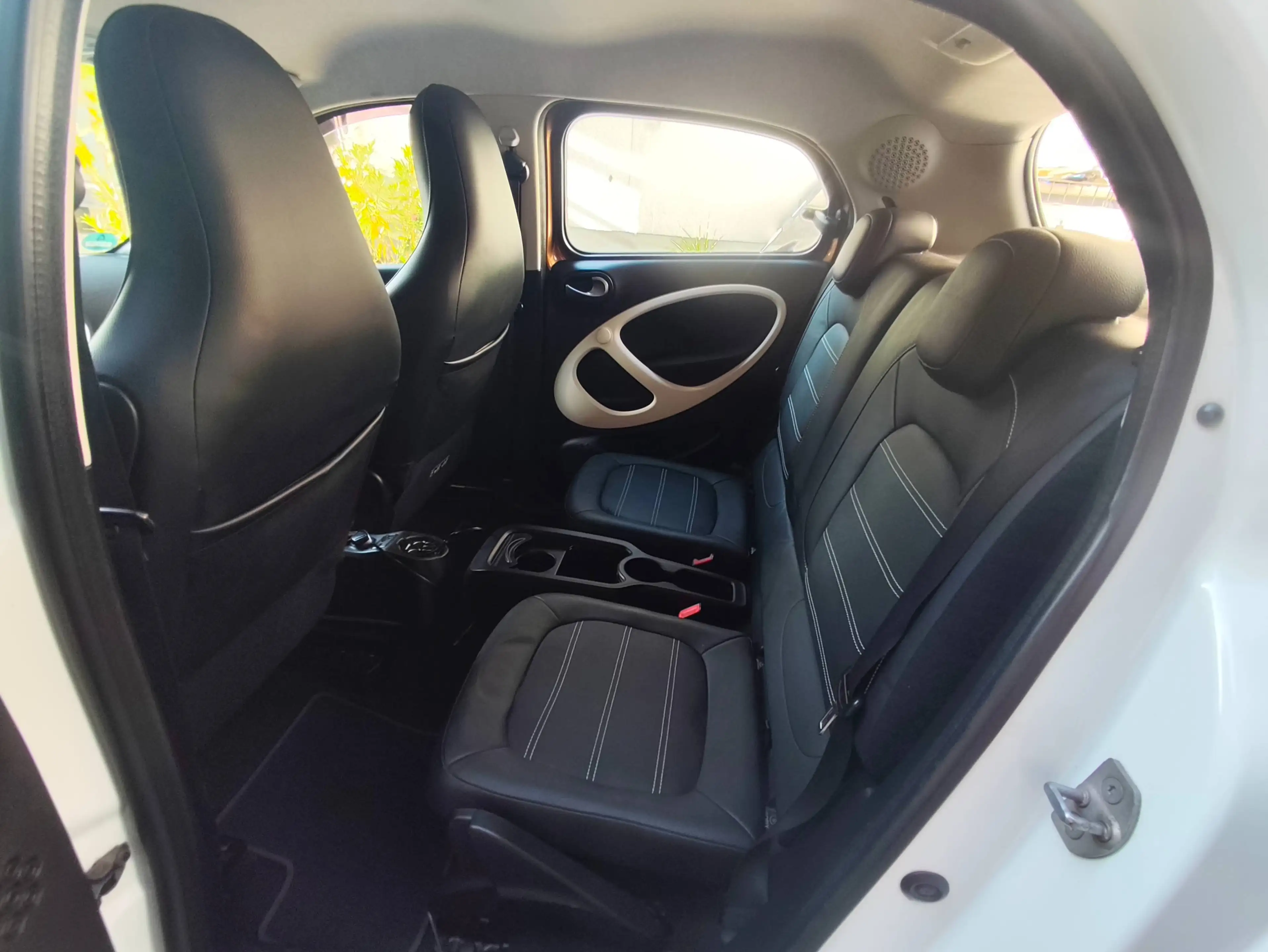 smart forFour Prime52 kW (453.042)/Sport-Paket/Vollleder/2 farbig Brown White/Navi/Bluetooth/Sitzhzg/LED/PDC/ — photo 15