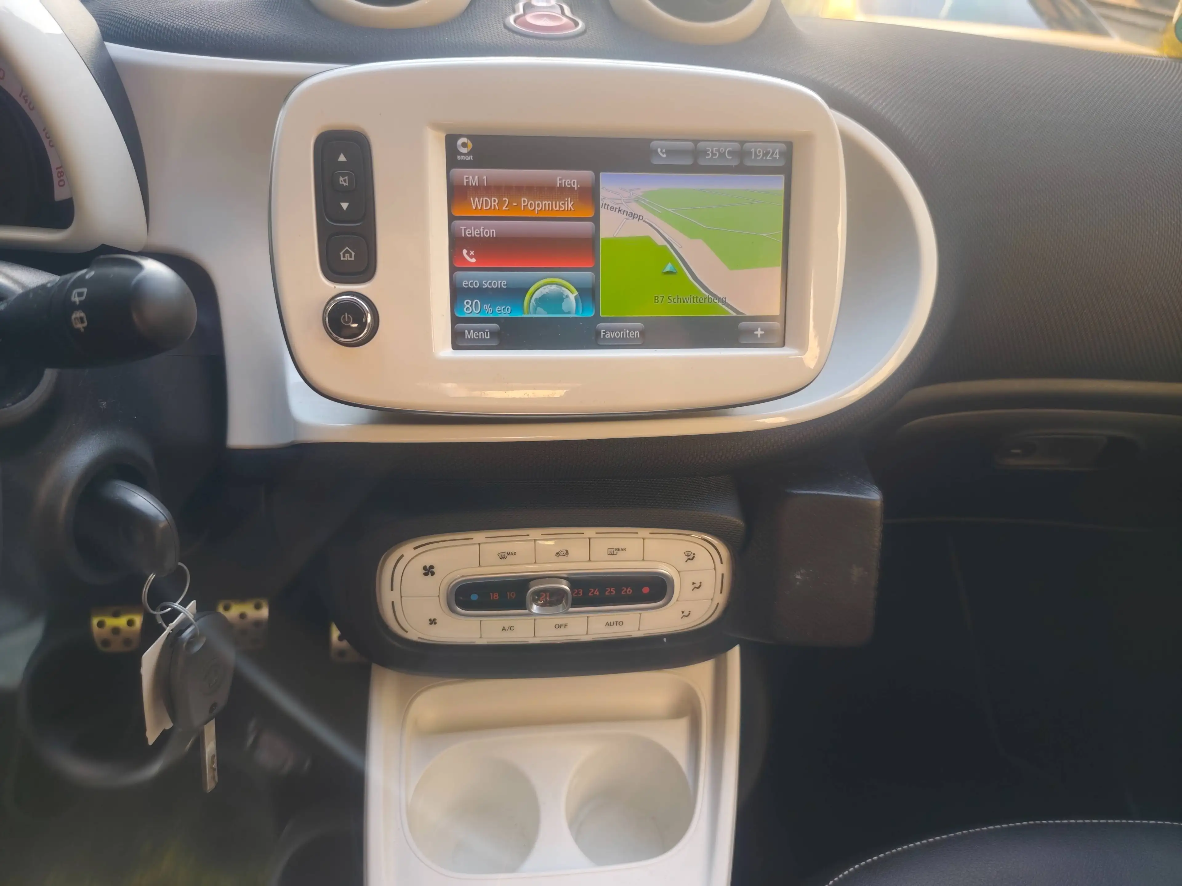 smart forFour Prime52 kW (453.042)/Sport-Paket/Vollleder/2 farbig Brown White/Navi/Bluetooth/Sitzhzg/LED/PDC/ — photo 12