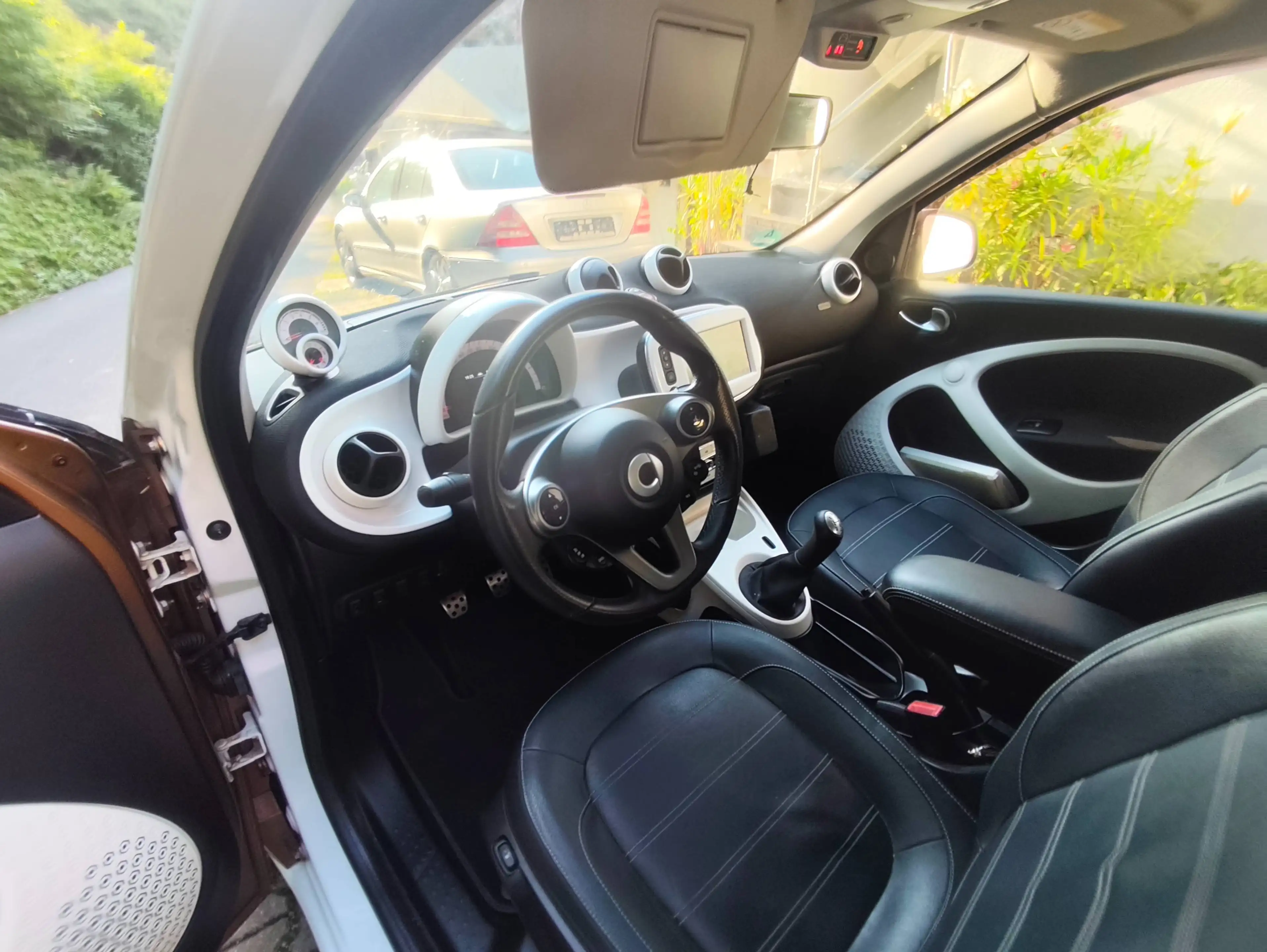 smart forFour Prime52 kW (453.042)/Sport-Paket/Vollleder/2 farbig Brown White/Navi/Bluetooth/Sitzhzg/LED/PDC/ — photo 6