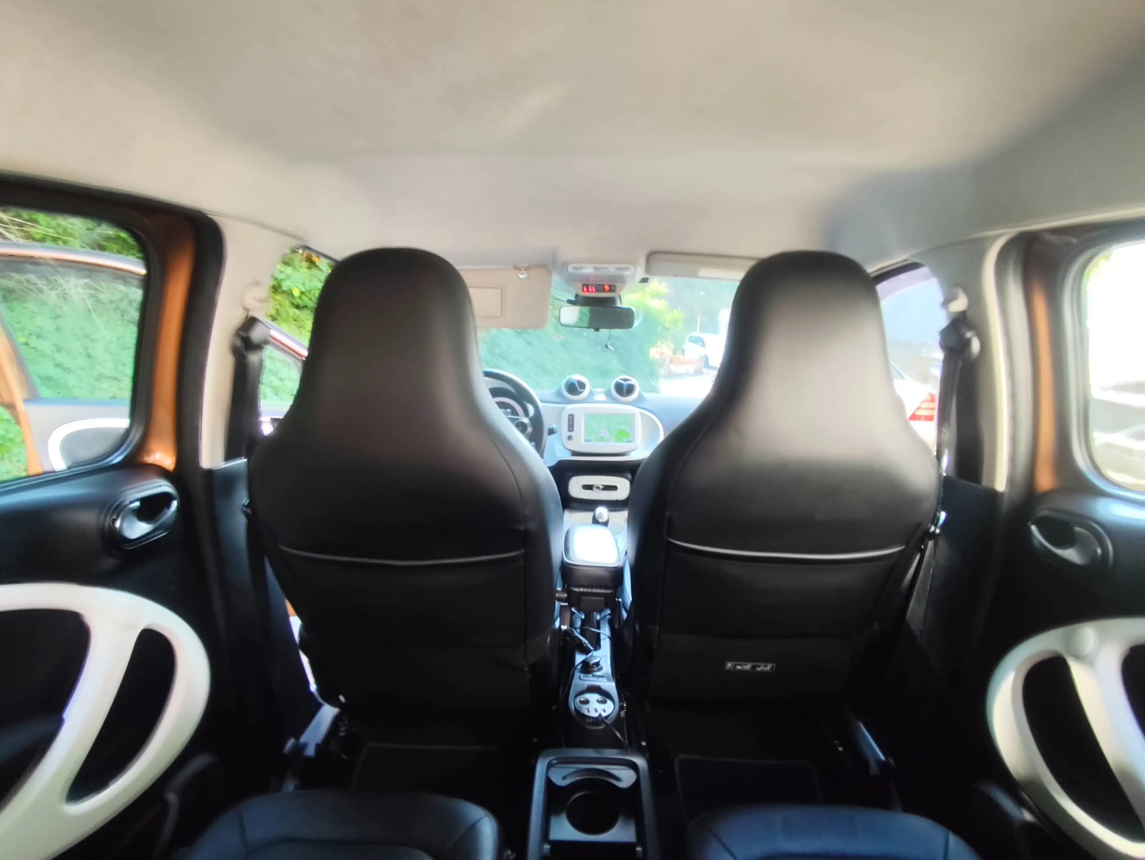 smart forFour Prime52 kW (453.042)/Sport-Paket/Vollleder/2 farbig Brown White/Navi/Bluetooth/Sitzhzg/LED/PDC/ — photo 7