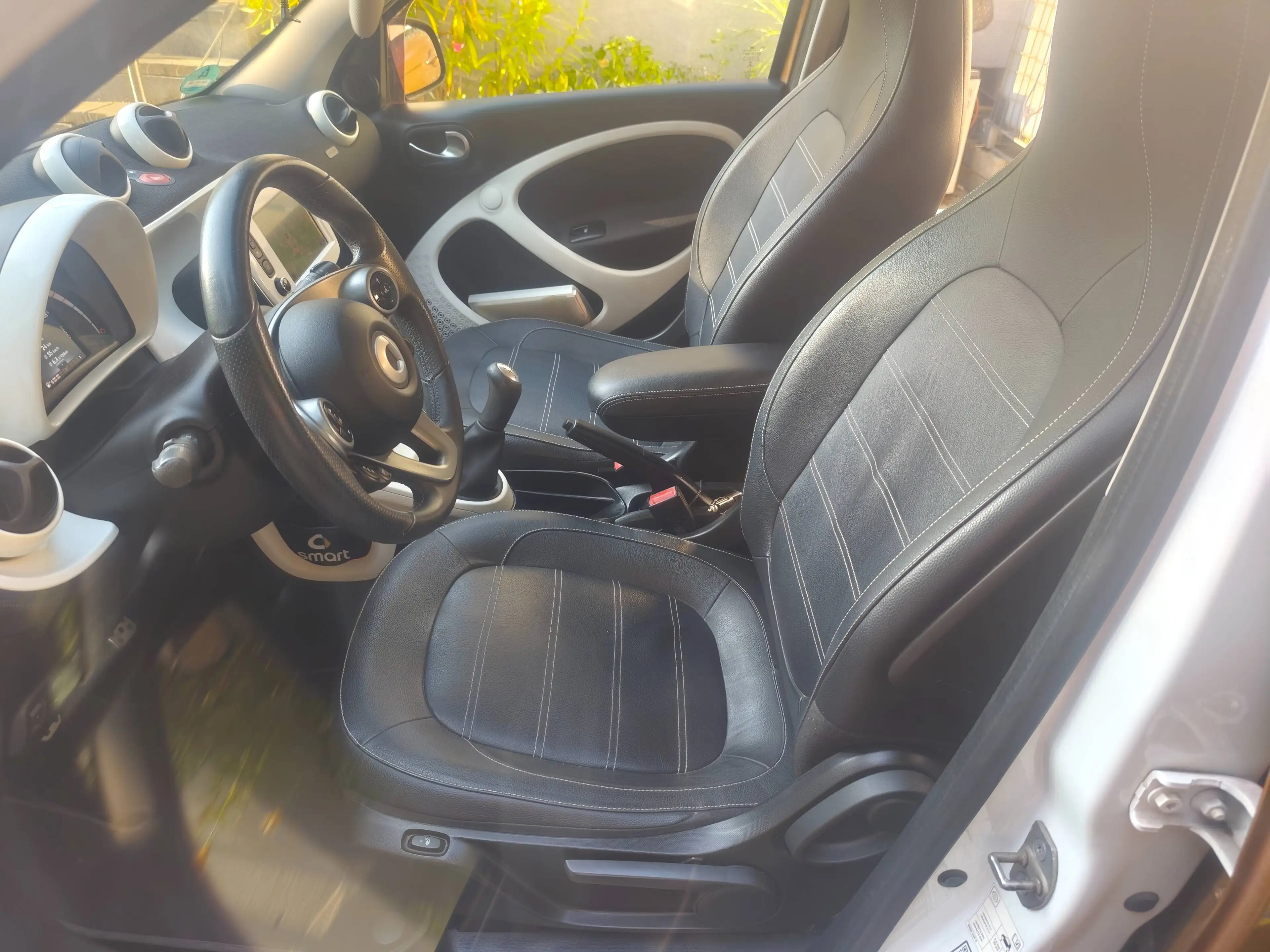 smart forFour Prime52 kW (453.042)/Sport-Paket/Vollleder/2 farbig Brown White/Navi/Bluetooth/Sitzhzg/LED/PDC/ — photo 11