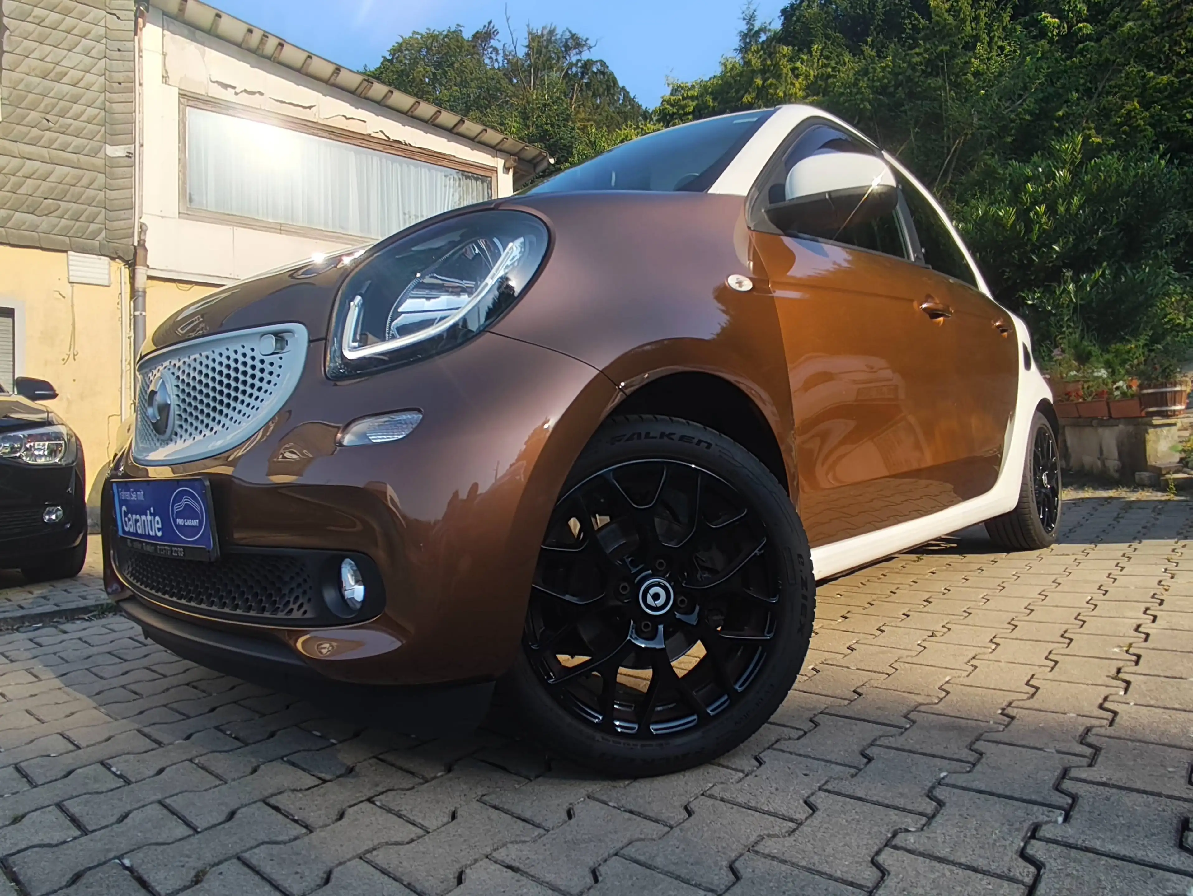 smart forFour Prime52 kW (453.042)/Sport-Paket/Vollleder/2 farbig Brown White/Navi/Bluetooth/Sitzhzg/LED/PDC/