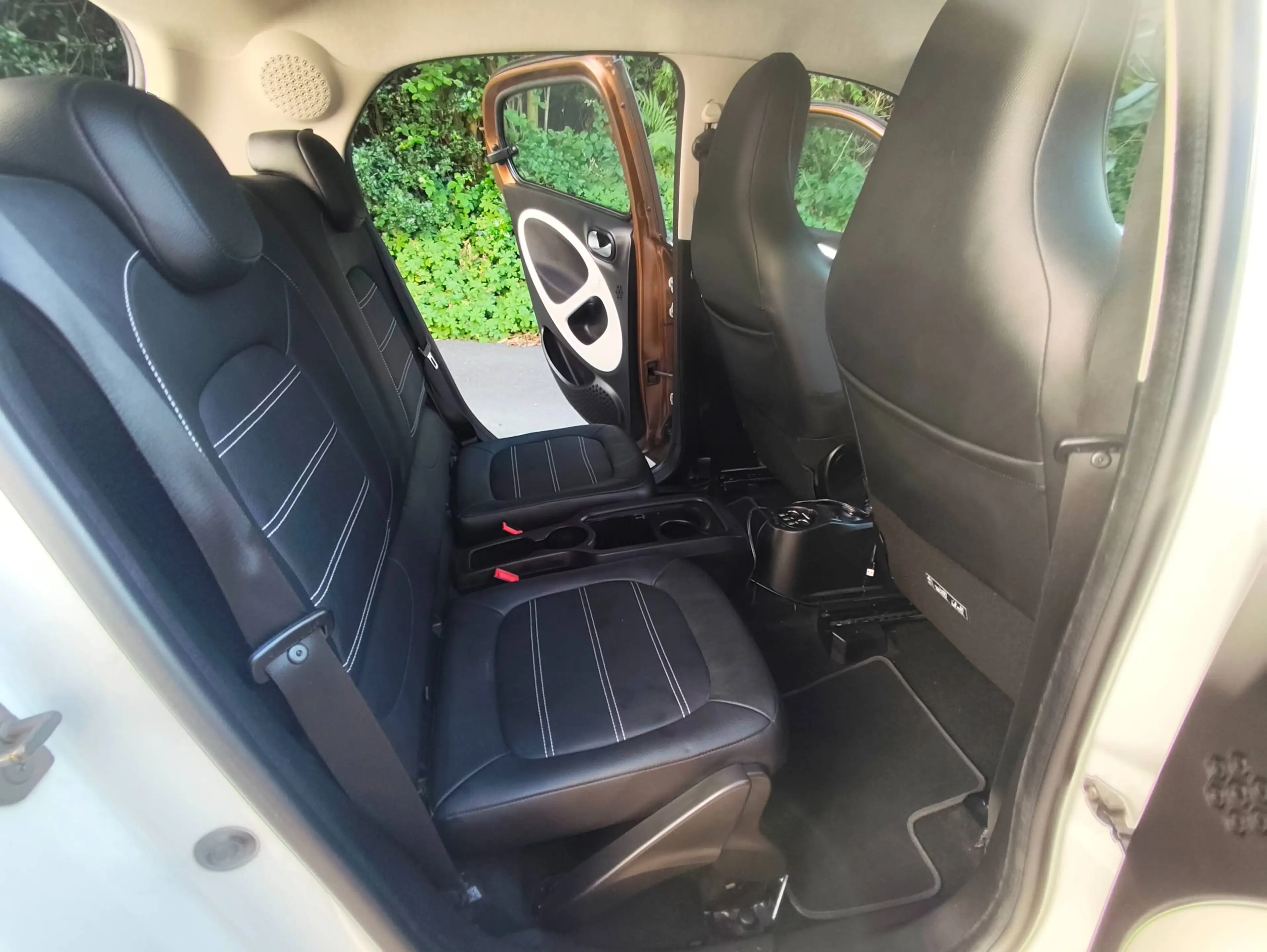 smart forFour Prime52 kW (453.042)/Sport-Paket/Vollleder/2 farbig Brown White/Navi/Bluetooth/Sitzhzg/LED/PDC/ — photo 13