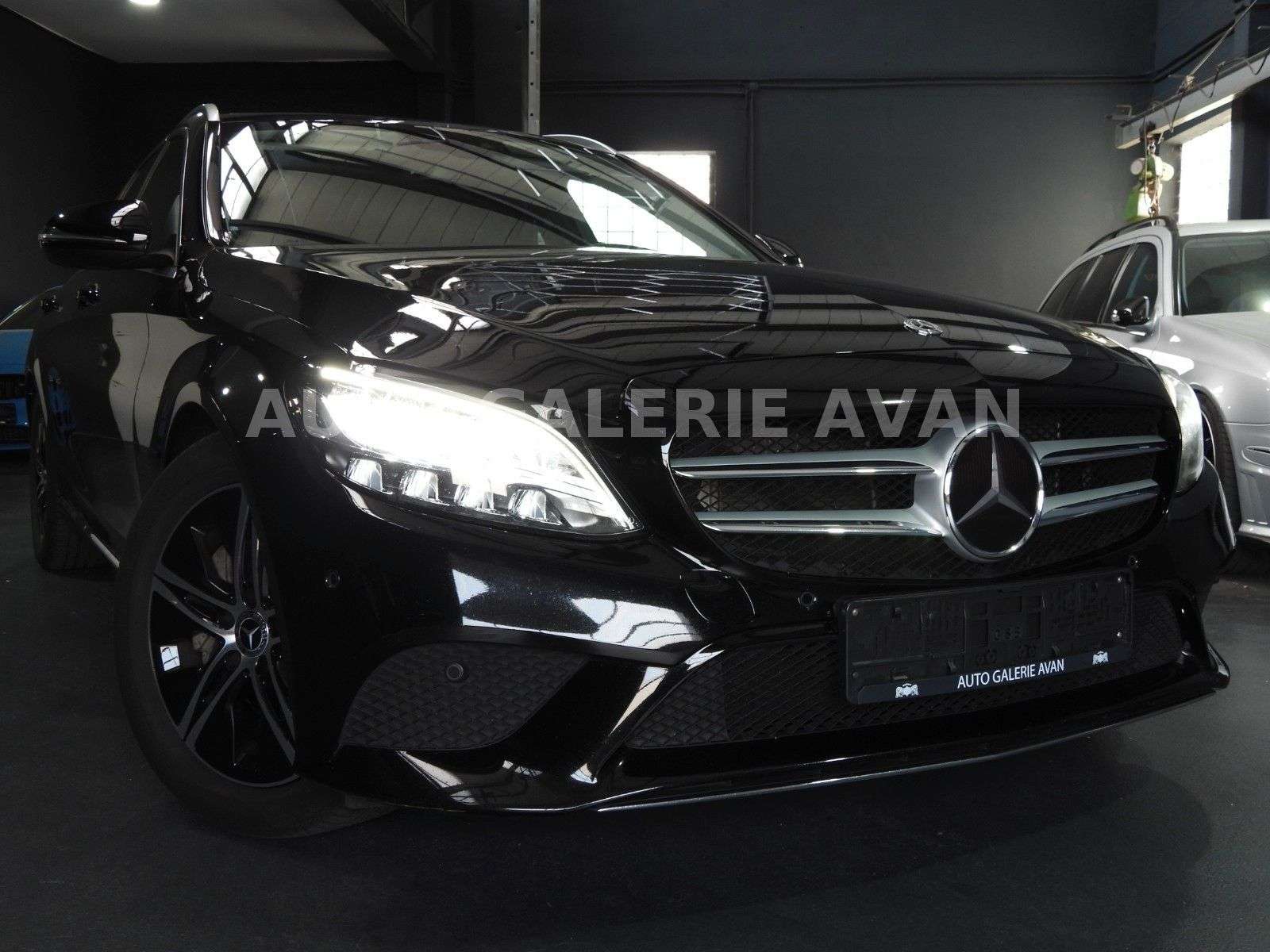 Second hand Mercedes Benz C-Class 300