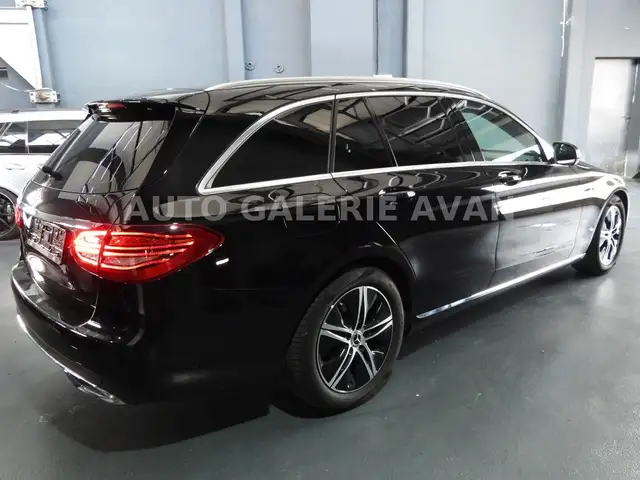 Mercedes-Benz C-Class view 4