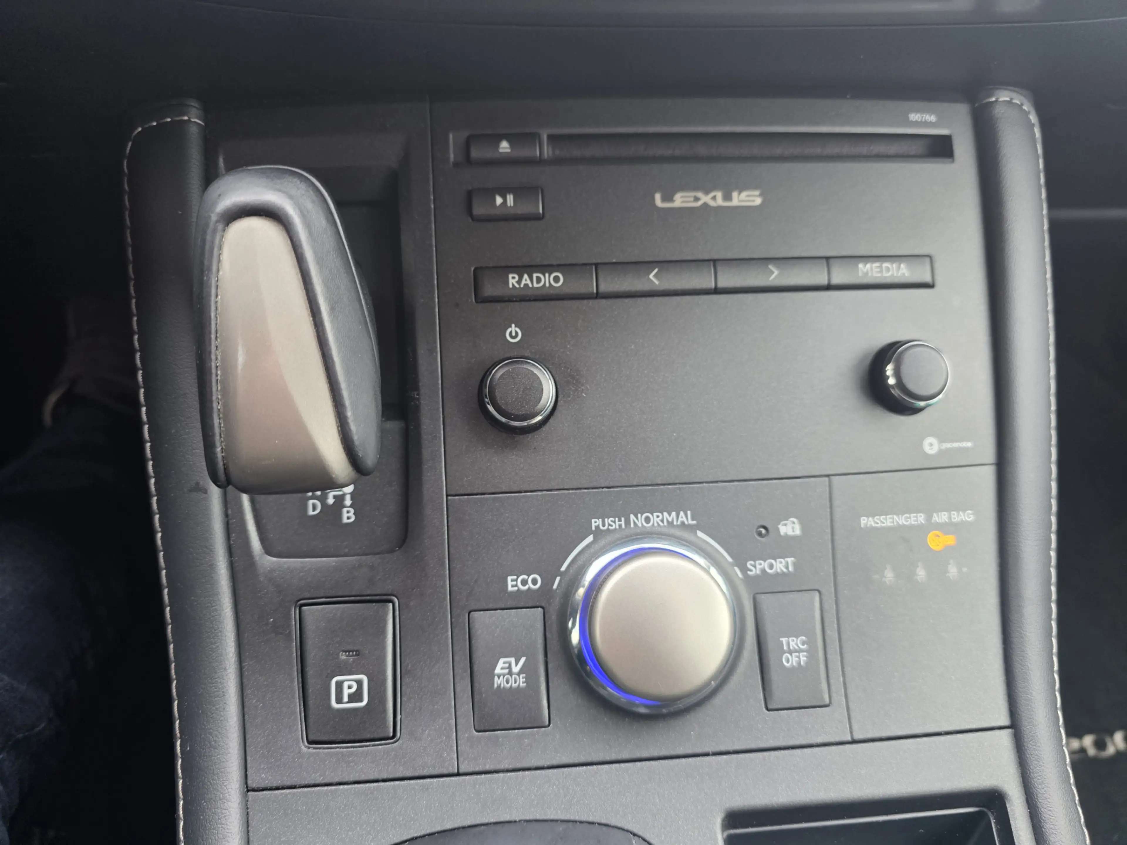 Lexus CT 200h | Camera | Clima | Cruise | — photo 11