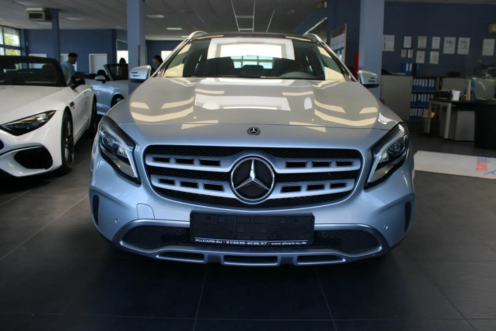 Mercedes-Benz GLA 200 7G-DCT Urban Panorama Argent - 2