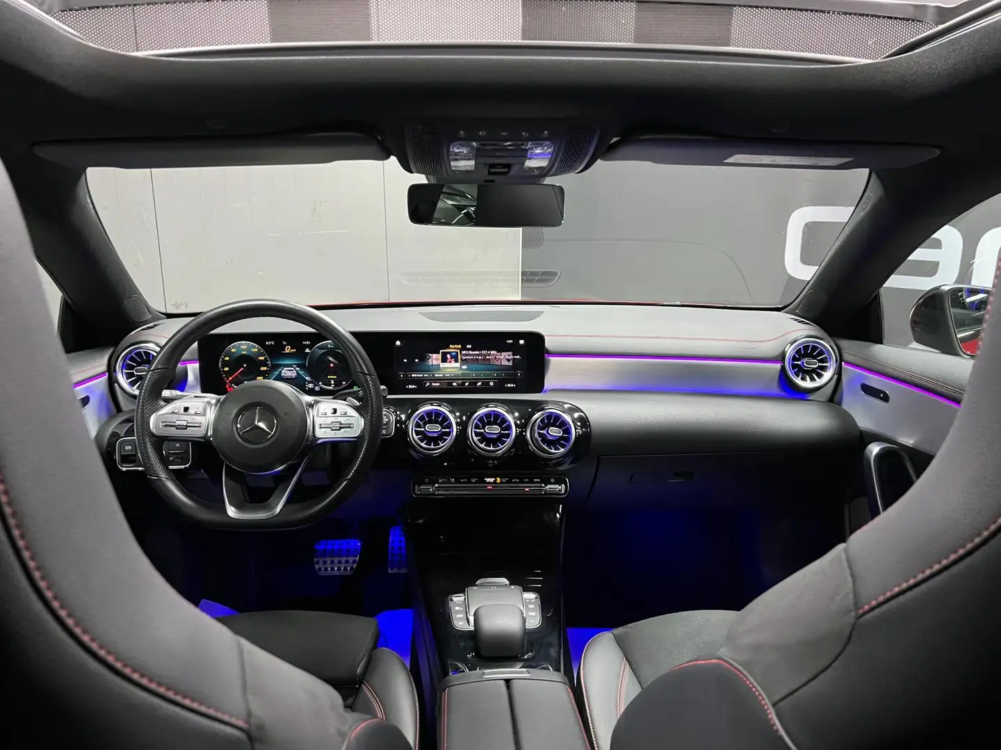 Mercedes-Benz CLA 180 AMG Line | PANO | Lage KM Roşu - 2