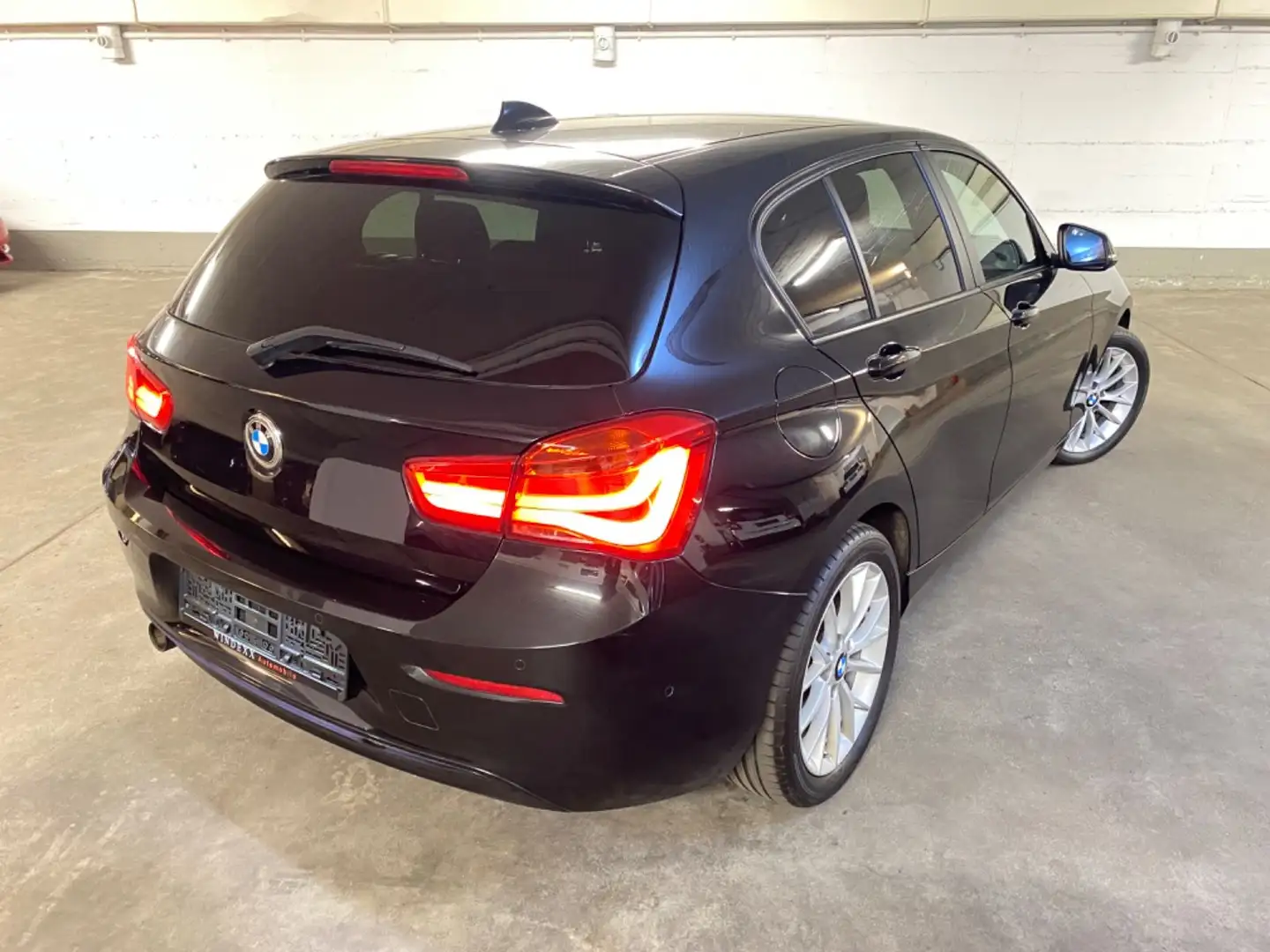 BMW 118 d Sport Line*LED*VOLLLEDER*Navi*PDC*SHZ*Temp. Schwarz - 2