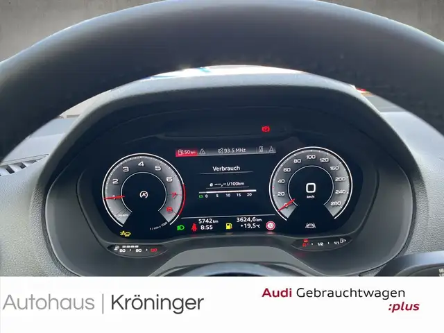 Audi Q2 view 12