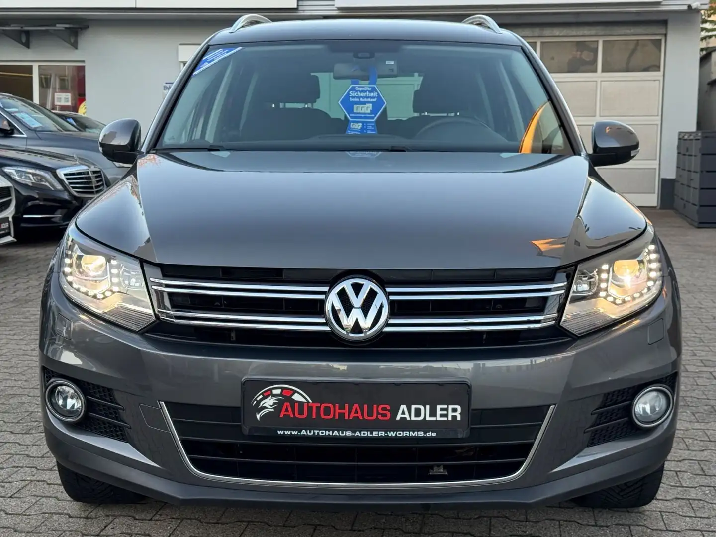 Volkswagen Tiguan Sport&Style 4Motion 2.0TSI*2HD*AUTOM*NAVI Grau - 2