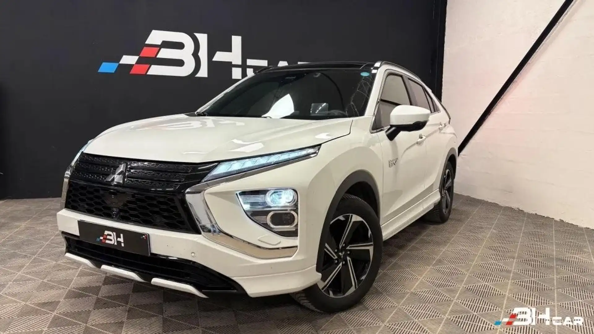 Mitsubishi Eclipse Cross 2.4 188H 100 TWIN-MOTOR PHEV HYBRID 13.8KWH INSTYLE 4WD BVA / Suivi COMPLET Blanco - 1