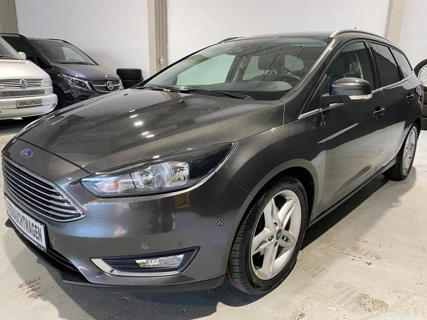 Ford Focus Turnier 1.0 Titanium*Navi*Leder*Klimaaut.* Grijs - 1