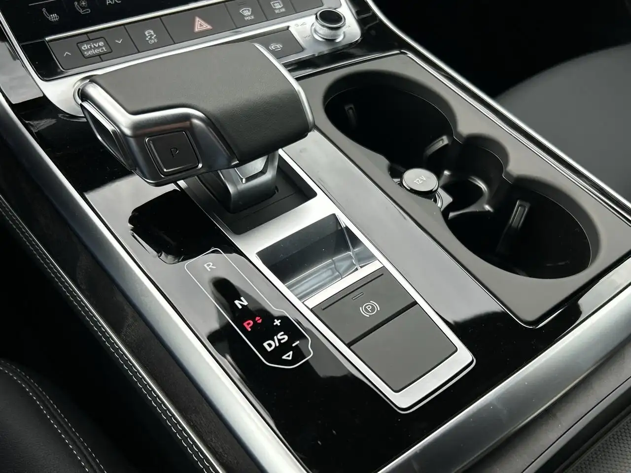 Audi Q7 снимка Audi Q7