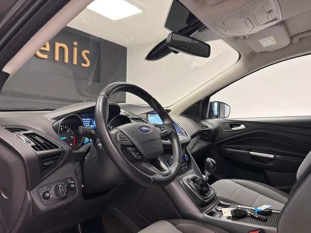 Ford Kuga — photo 14