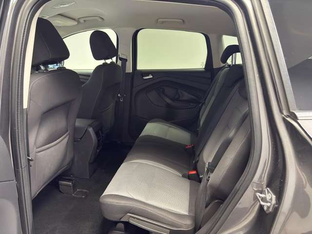 Ford Kuga — photo 15