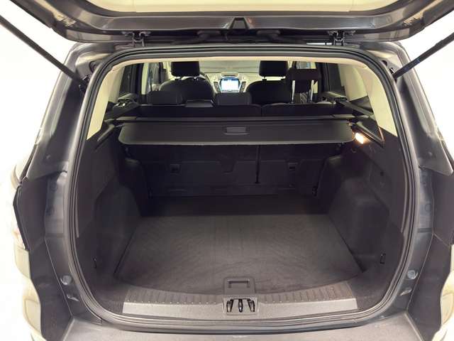 Ford Kuga — photo 16