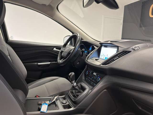Ford Kuga — photo 13