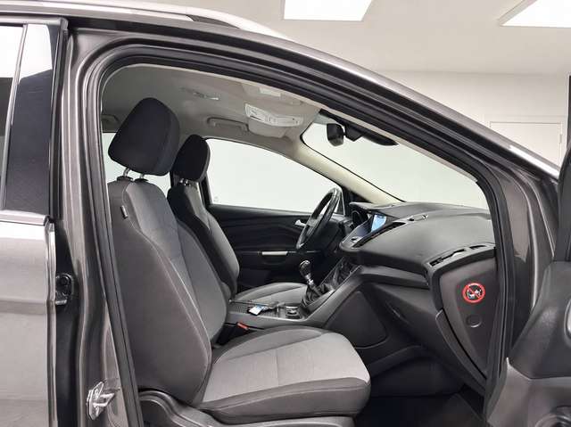 Ford Kuga — photo 12