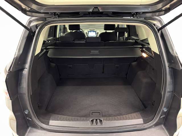Ford Kuga — photo 16