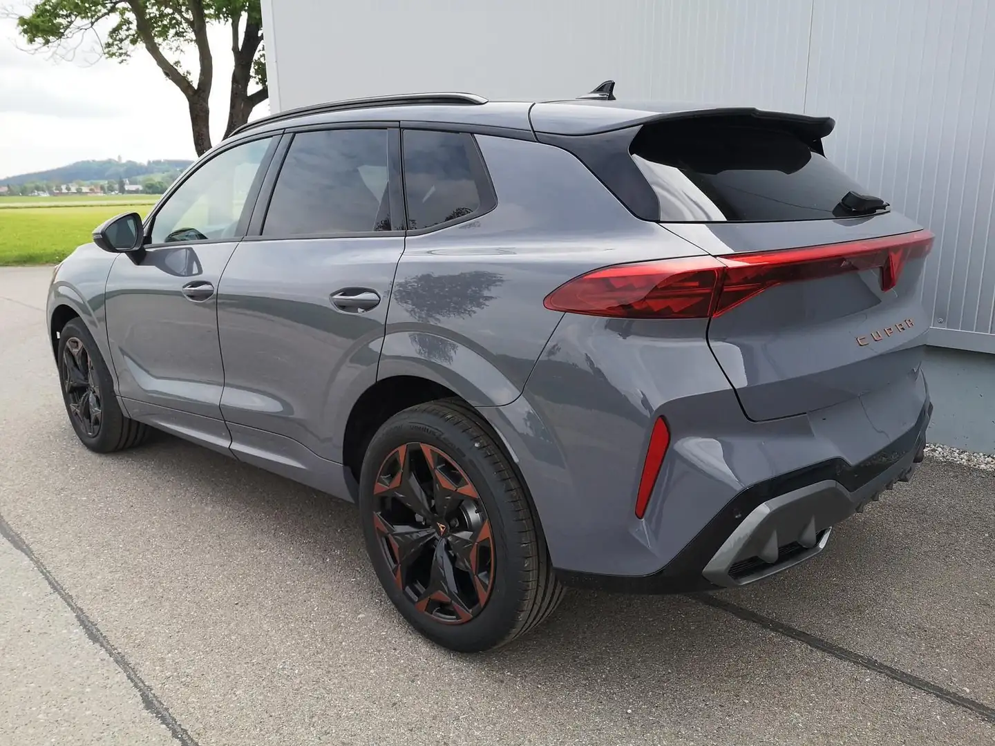 CUPRA Terramar 1.5 eTSI 110 kW DSG Head AHK el. Hk ... Grau - 2