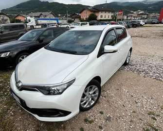 Auris II 2015 1.8h Cool cvt