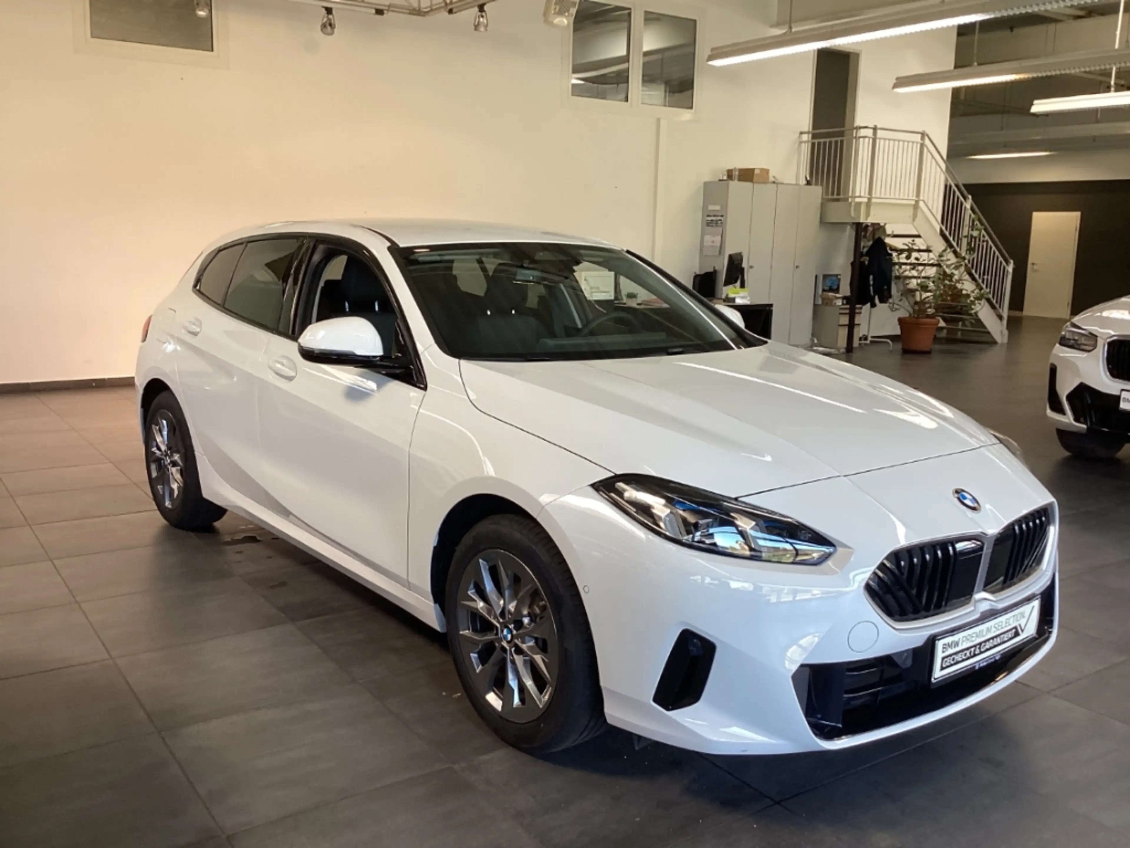 BMW 120 Navi adLED SHZ Alarm Klimaaut Sonnenschutz DrivAss — photo 6