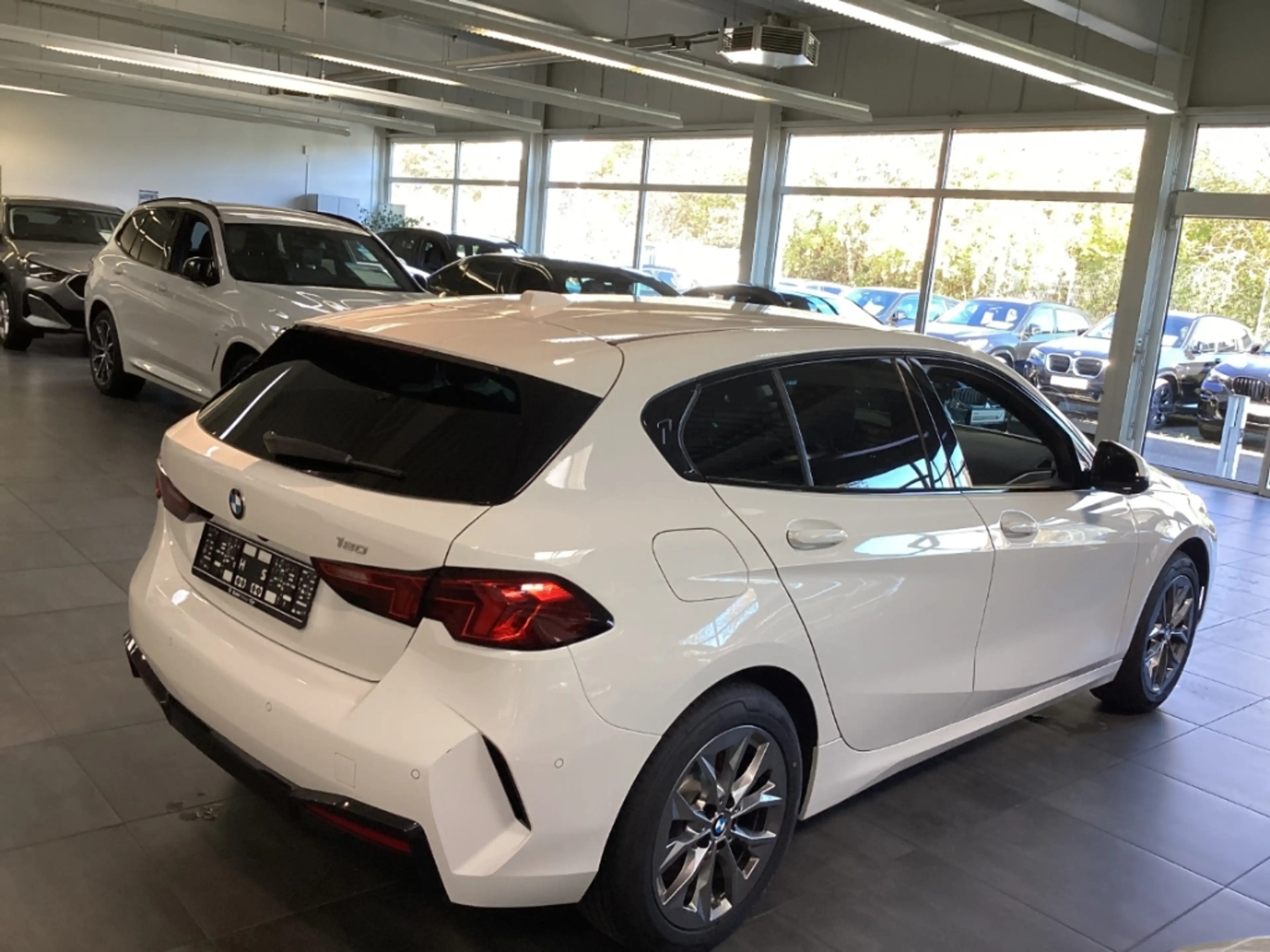 BMW 120 Navi adLED SHZ Alarm Klimaaut Sonnenschutz DrivAss — photo 5