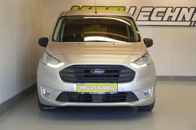 Ford Transit Connect view 9