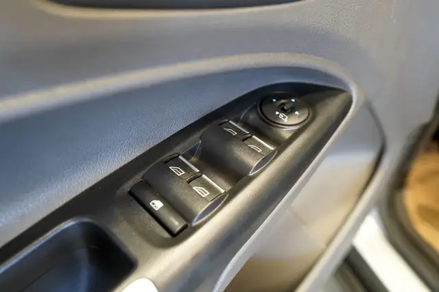 Ford Transit Connect view 14